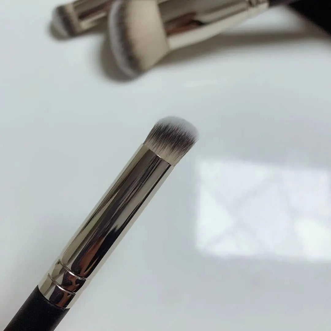 Cangzhou Makeup Brush Set: Concealer, Foundation, Eyeshadow